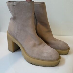 DOLCE VITA Suede Chunky Heel Ankle Boots Beige Taupe Size 7.5 Platform Lug Sole